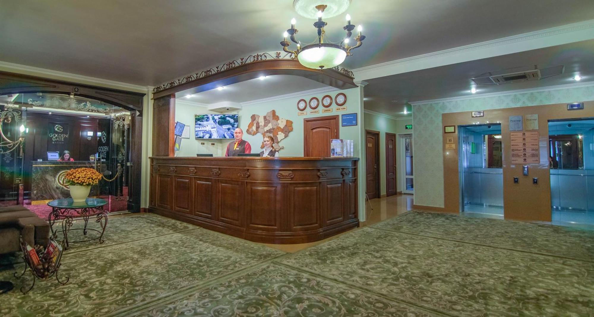 帕拉佐普瑞米尔酒店 波尔塔瓦 外观 照片